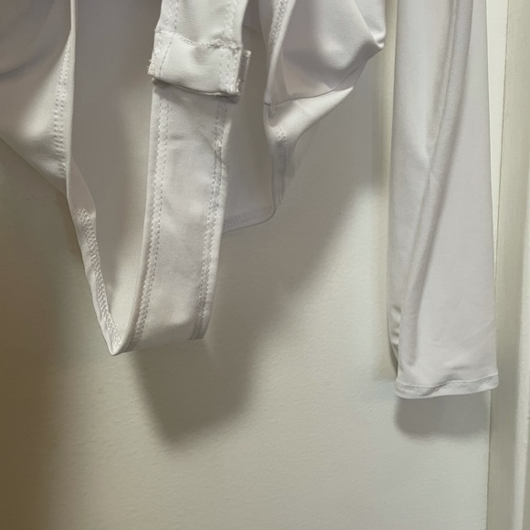 ❌SOLD❌*NWT* Fashion Nova White Louise V-Neck Bodysuit - Picture 3 of 4